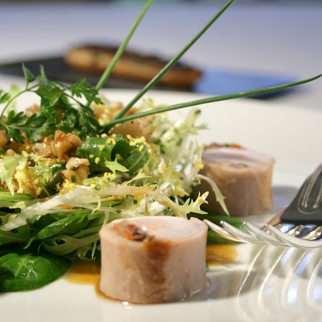 Salade de râble de lapereau, tartine gourmande de foie et noix du Périgord