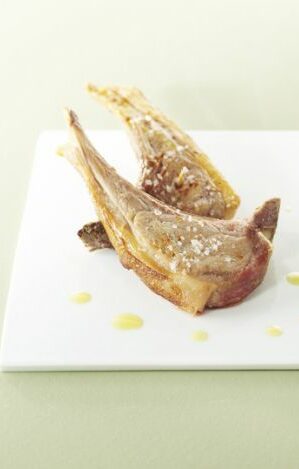 Carré d’Agneau de lait des Pyrénées IGP Label Rouge, asperges vertes et coriandre
