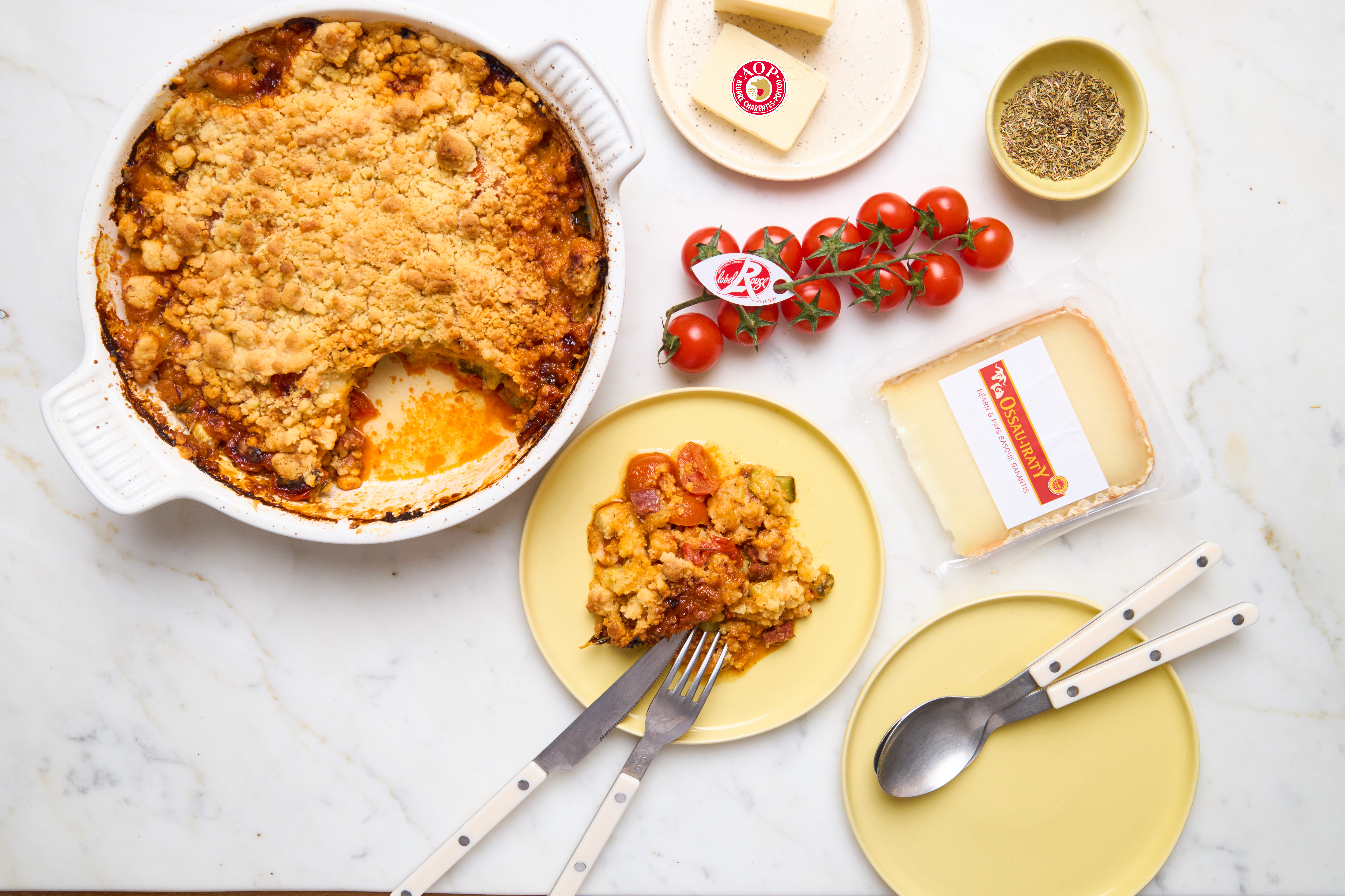 Crumble tomates cerises Label Rouge, courgette, chorizo, Ossau-Iraty AOP