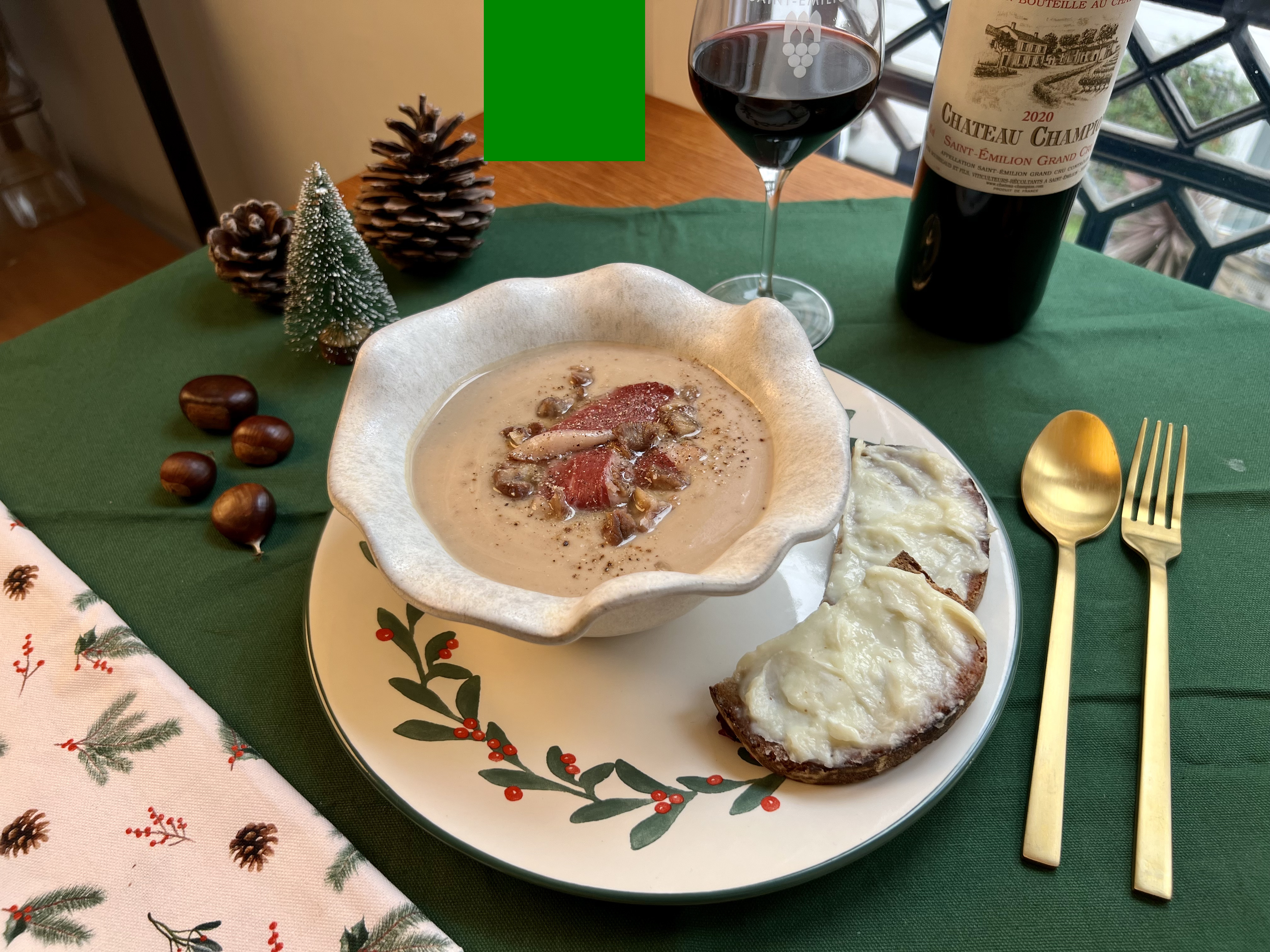 Velouté de marrons du Périgord Limousin, magret de canard du Sud-Ouest, cabécou du Périgord