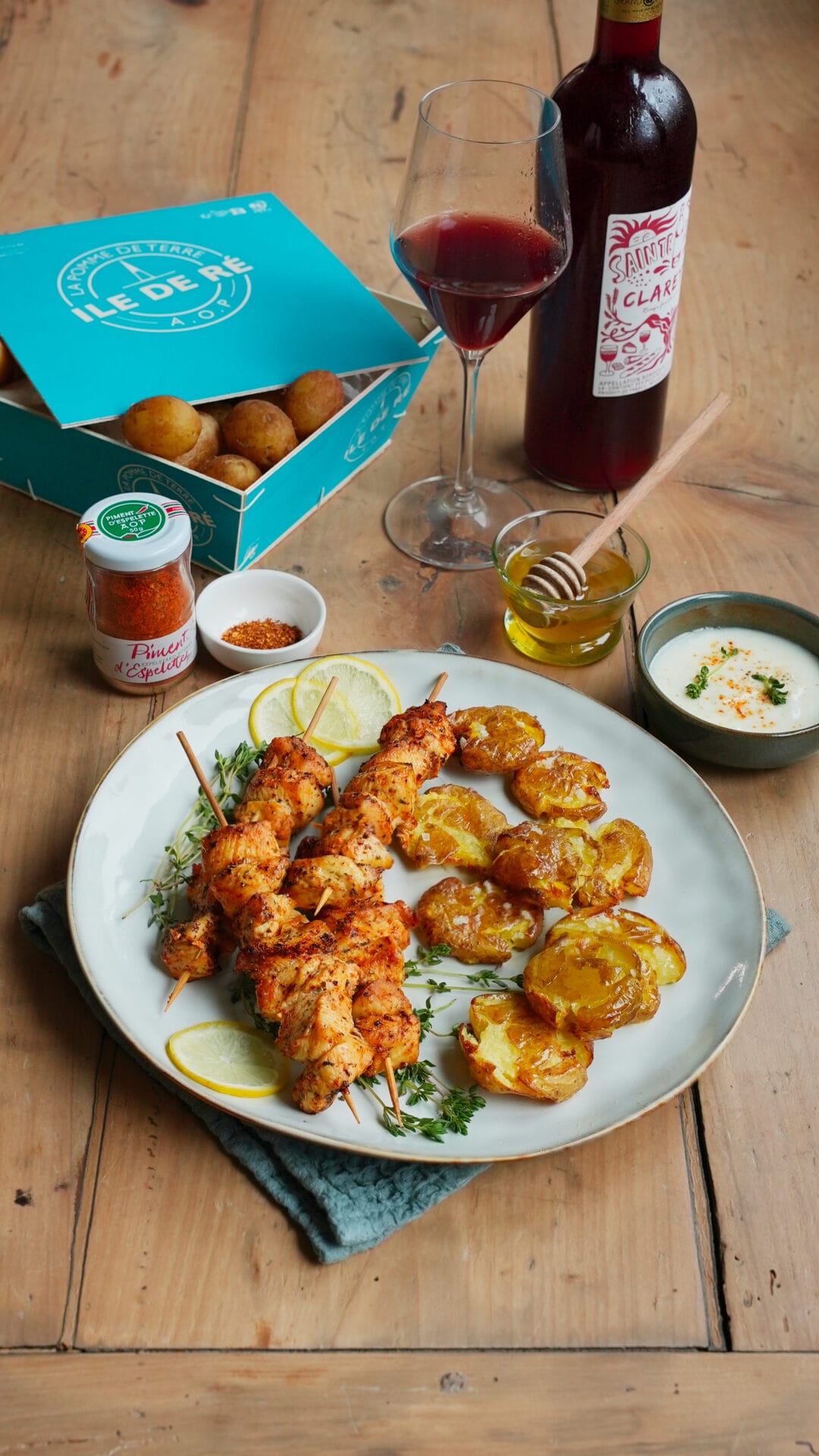 Brochettes de poulet du Périgord et smash potatoes de l&rsquo;Ile de Ré